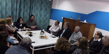 Autoridades de la Universidad Nacional de San Luis en reunión por la toma del edificio\u002E