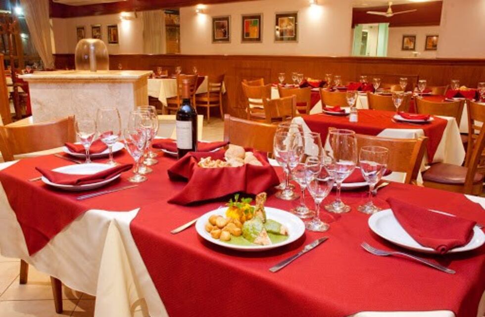 Desde el lunes reabren bares y restaurantes en Santiago