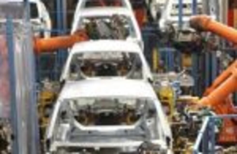 La produccion industrial cayó un 8% en octubre y acumuló una baja del 4,9% en todo el año