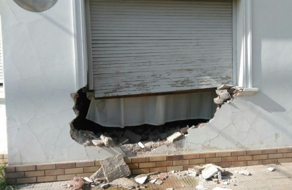 Choque contra una vivienda céntrica, sin lesionados