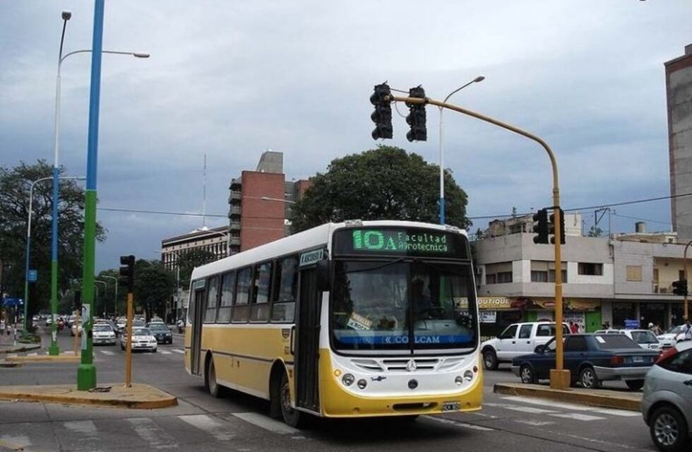 Un chofer de la Línea 10 fue apuñalado y está en grave estado