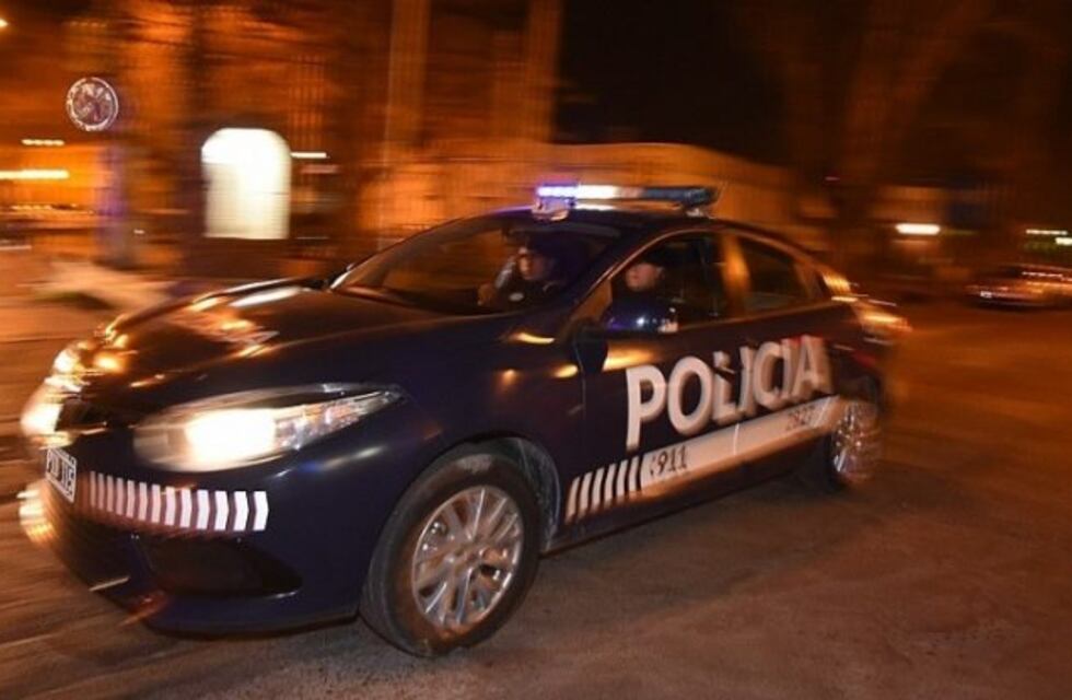 Una mujer fue sorprendida con drogas, se las tragó y debió ser internada