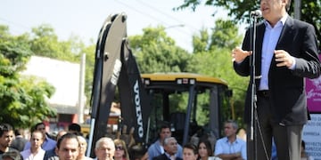 El Gobernador Cornejo defendiu00f3 nuevamente a sus funcionarios, hoy lo hizo con Defensa Civil.