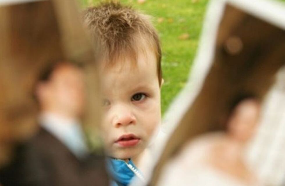 Denunció a su exmujer por golpear a su hijo de cinco años con una manguera