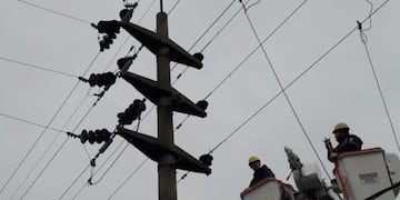 La Empresa Provincial de la Energía confirmó tareas de reparación por cortes de luz en cinco zonas de Rosario y la región\u002E (@epeoficial)