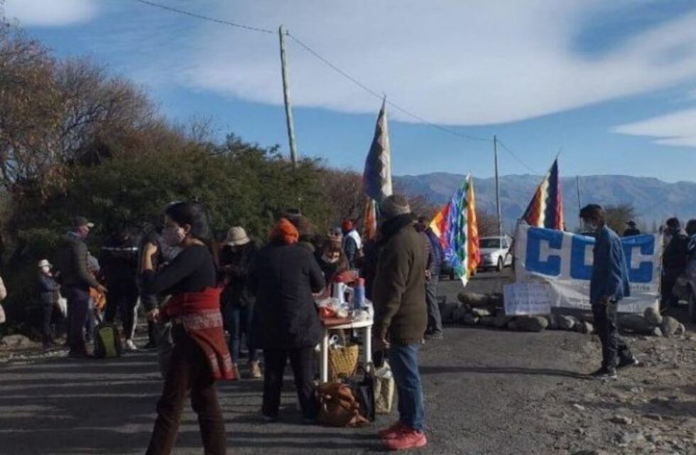 Comunidades indígenas de Amaicha del Valle y de Quilmes cortaron la ruta 307