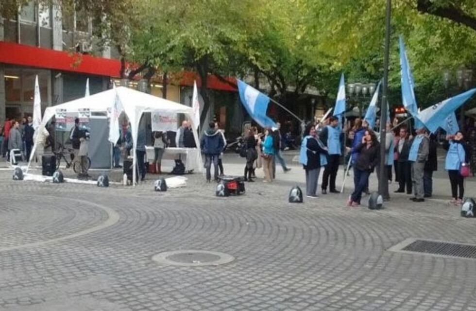 Capital multó al SUTE por instalar una carpa en la Peatonal