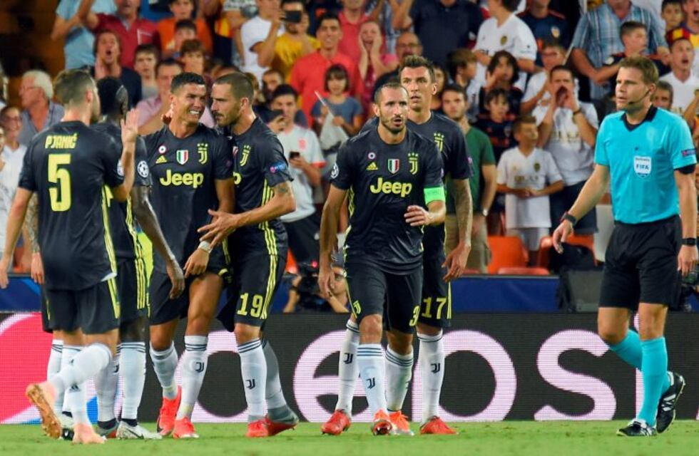Juventus venció 2-0 al Valencia a pesar de jugar con diez por la expulsión de Cristiano Ronaldo