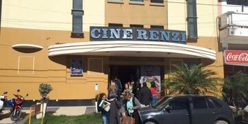 Se desplomó el escenario del Teatro Renzi en La Banda y hay varios heridos