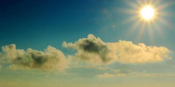 Sol y algo de nubes\u002E