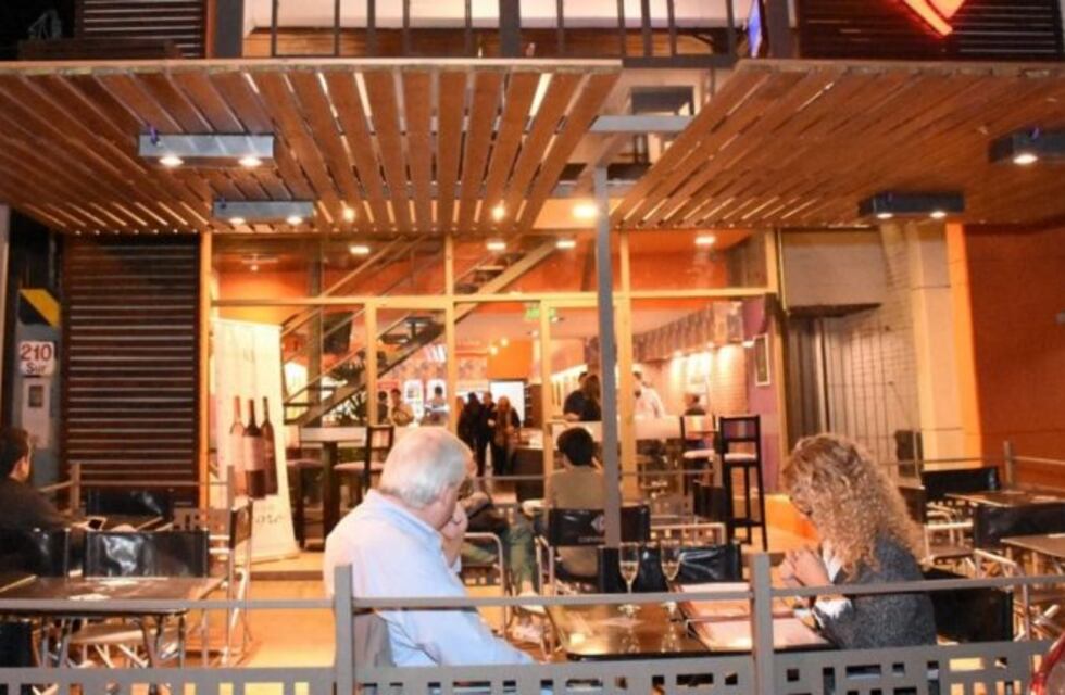 En San Juan, los restaurantes ya se preparan para recibir clientes