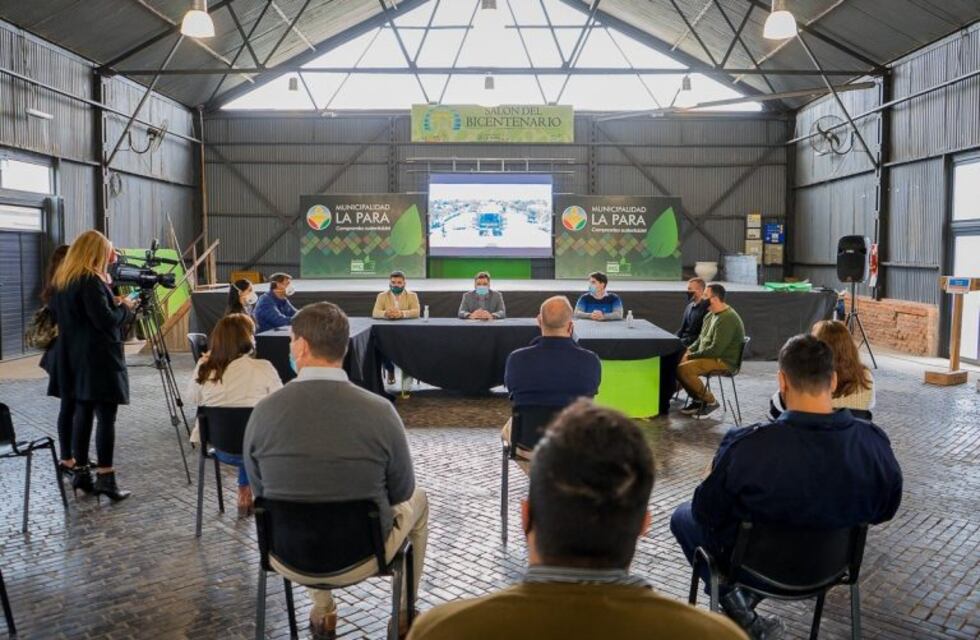 La Para: el ministro Facundo Torres entregó material sanitario a tres localidades