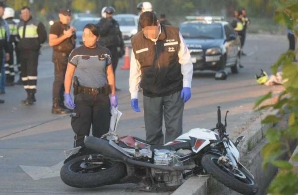 Un motociclista de 18 años fue internado en estado crítico con fracturas múltiples