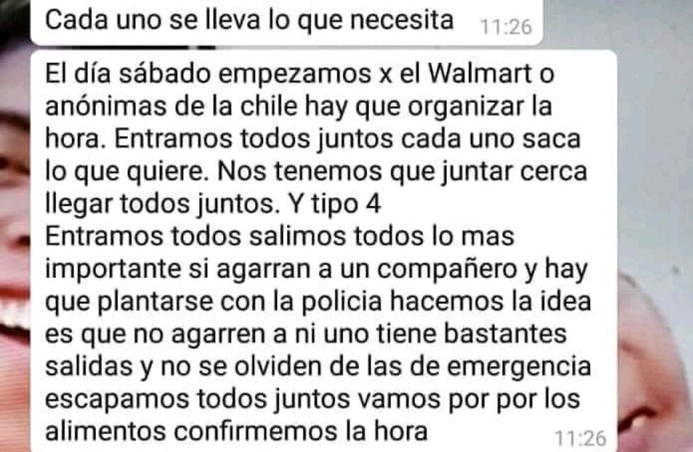 Un centenar de personas intentó saquear supermercado y hay varios detenidos