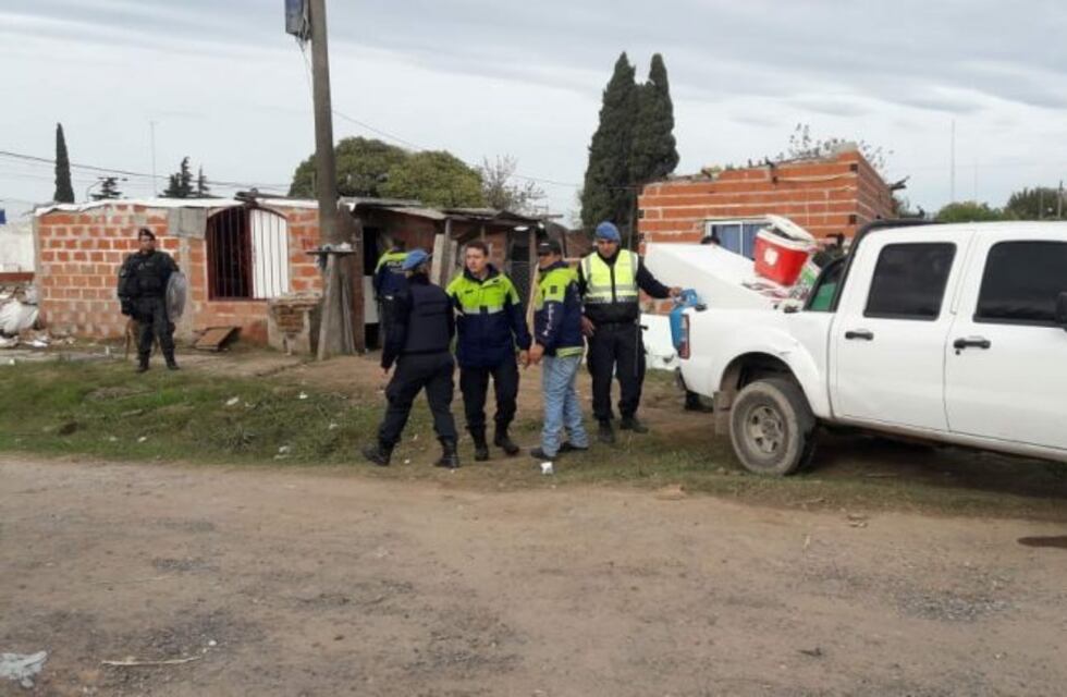 Desalojo en barrio California terminó con dos policías heridos y varios detenidos