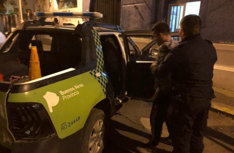 Punta Alta: intentó acuchillar a un policía y luego golpeó a otro efectivo