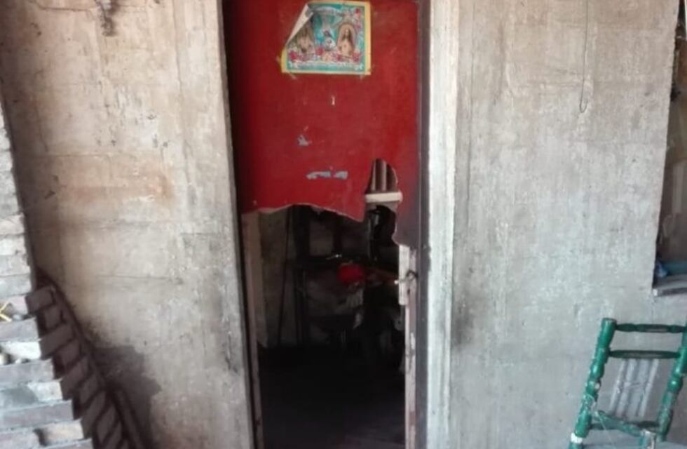 Le dieron un paliza a un abuelo para robarle un arma