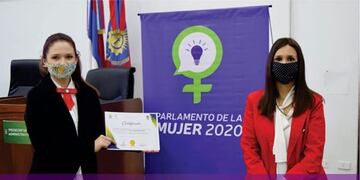 Diplomas a las participantes del Parlamento de la Mujer en Posadas\u002E (Concejo)