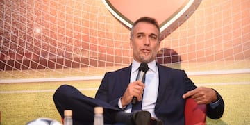 HANDOUT - El ex goleador argentino Gabriel Batistuta participa el 03/05/2018 en Buenos Aires, Argentina, en la presentación del nuevo ciclo \
