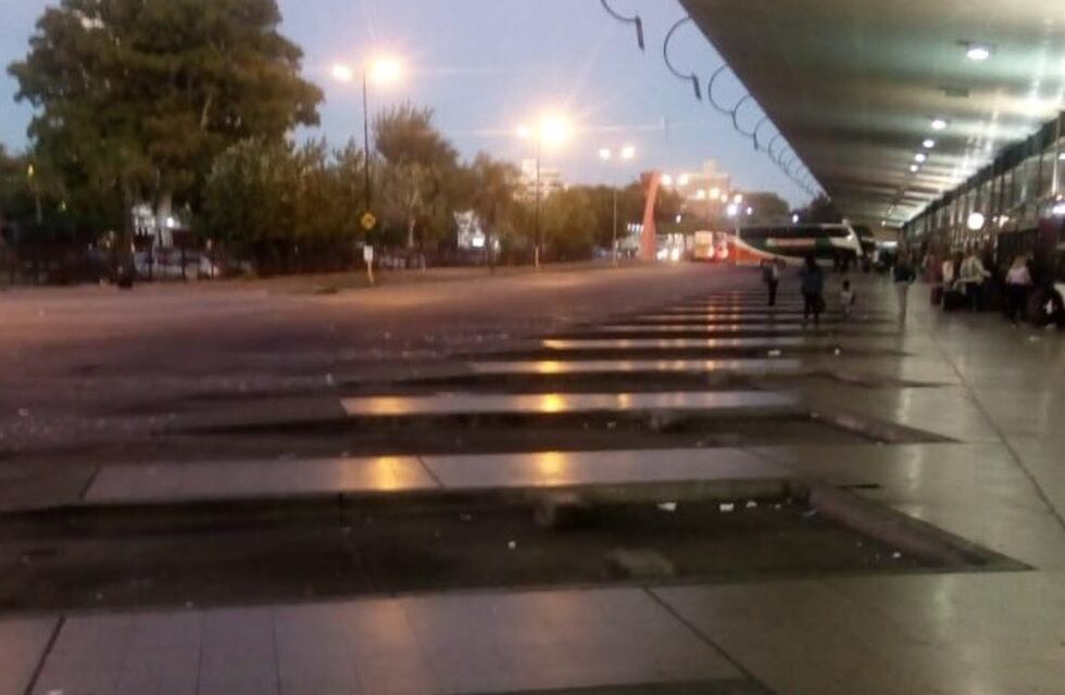 La Terminal era un caos por un bloqueo al ingreso de colectivos por parte de choferes de taxis