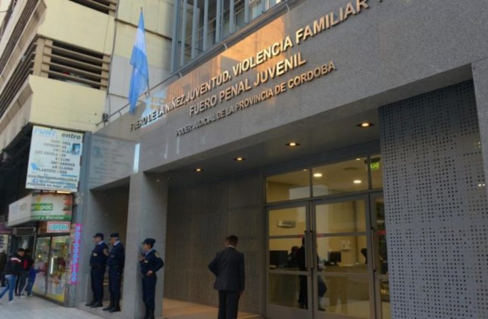 Acusan a funcionario judicial de Córdoba de fotografiar a mujeres debajo de la pollera