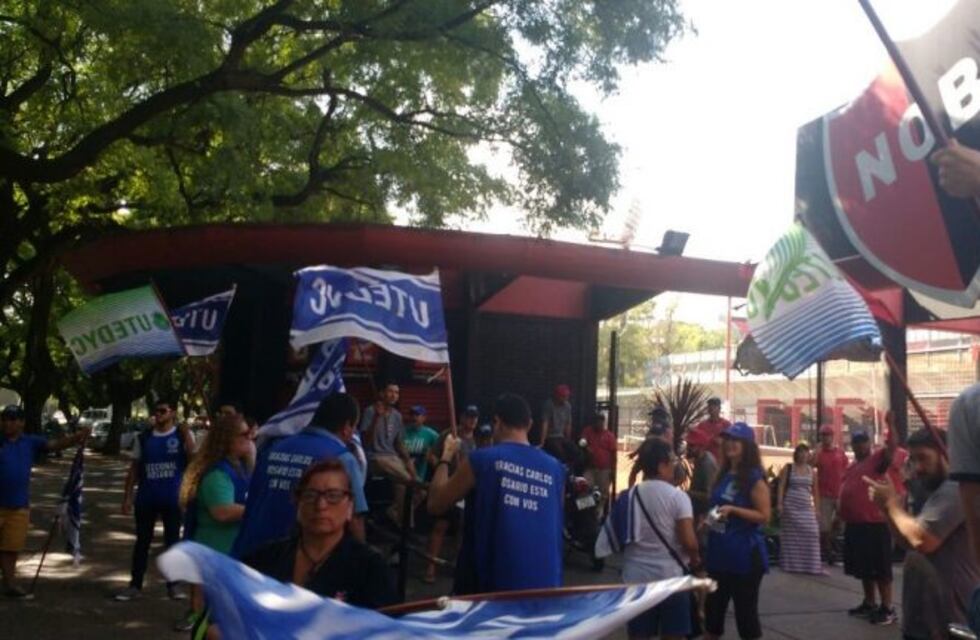 La comisión directiva de Newell's respondió y advirtió a los empleados