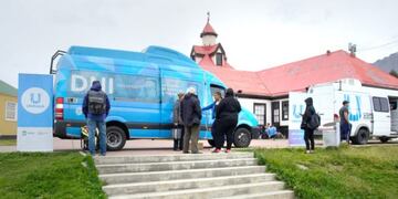 Oficina móvil de RENAPER en Paseo de las Rosas, primera estación.