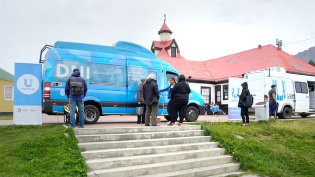 Oficina móvil de RENAPER en Paseo de las Rosas, primera estación.