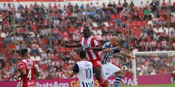 Yeimar Gómez Andrade protagonizó la jugada del gol cordobés\u002E (@clubaunion)