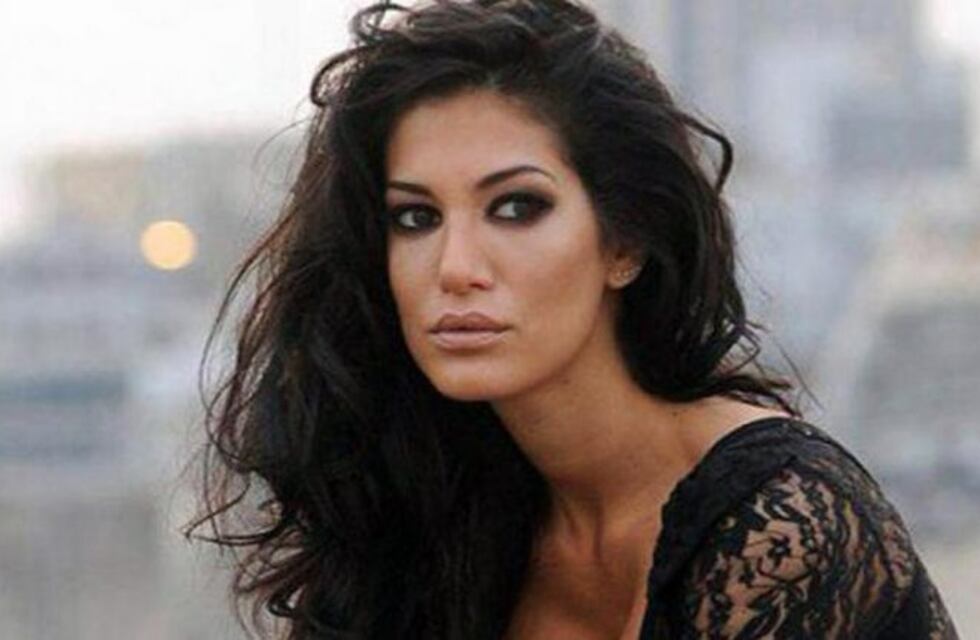 Silvina Escudero calentó las redes con un súper escote: "Besito de buenas noches"