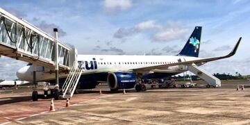 El primer vuelo arribó a la ciudad con 63 pasajeros y partió con 190\u002E