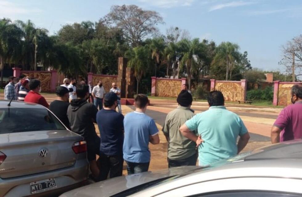 Taxistas y remiseros de Iguazú reclaman asistencia del Estado