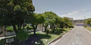 Se encadenó a su casa ocupada (Captura)