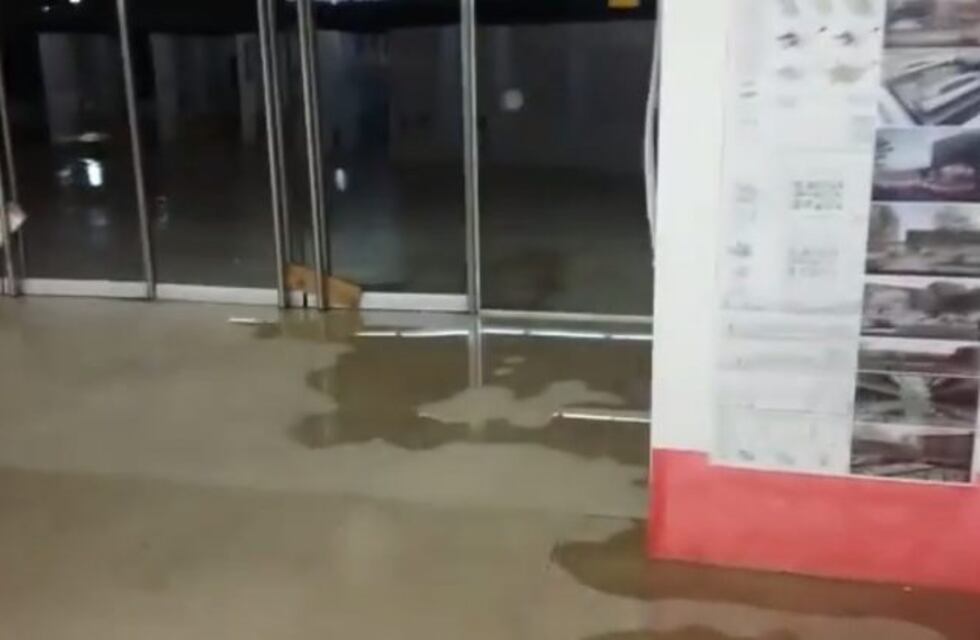 Las filtraciones de la lluvia dejaron pasada por agua la Facultad de Arquitectura