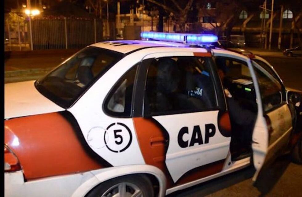 Cosquín: un hombre trompeó a un policía tras ser controlado