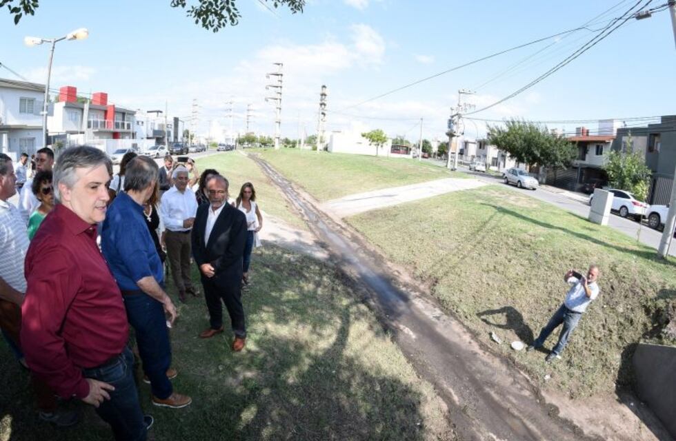 Llaryora y Schiaretti inauguraron la extensión del desagüe en Poeta Lugones