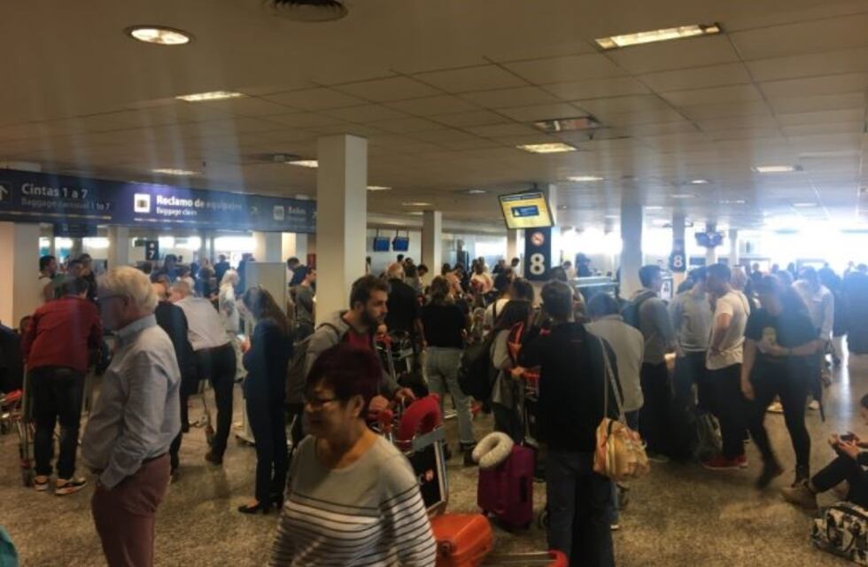 Demoras en Ezeiza: los maleteros acataron la conciliación obligatoria