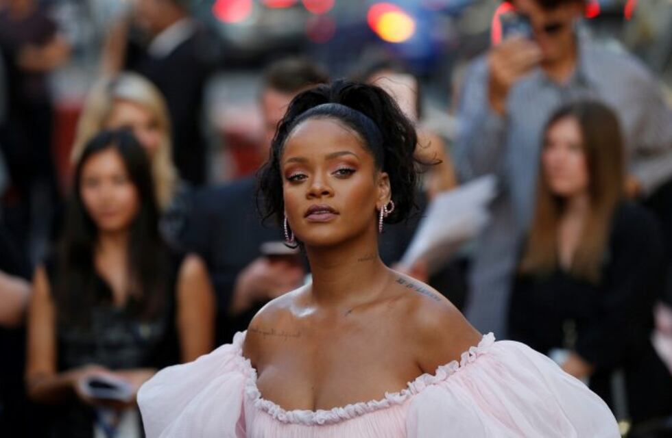 ¡Muy sexy! Rihanna se vistió para el carnaval y arrasó en Instagram