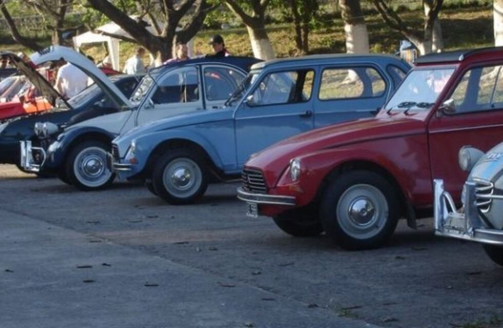 Citröen antiguos de Argentina y Uruguay recorrerán Concordia durante tres días