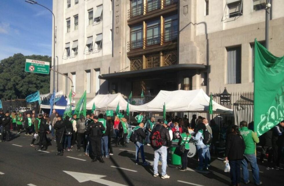 Tras cortes e incidentes, la Avenida 9 de Julio ya está liberada en toda su traza