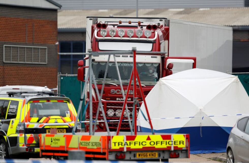 Encontraron 39 cadáveres dentro de un camión que habría llegado al Reino Unido desde Bulgaria