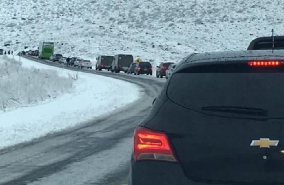 Cerraron pasos fronterizos, rutas y suspendieron las clases en Neuquén por las nevadas