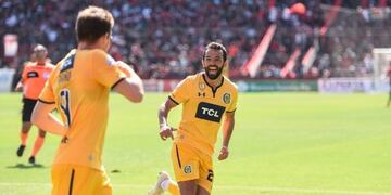 Lucas Gamba sufrió una contractura en el partido con Colón y está en duda para el clásico rosarino\u002E (@carcoficial)