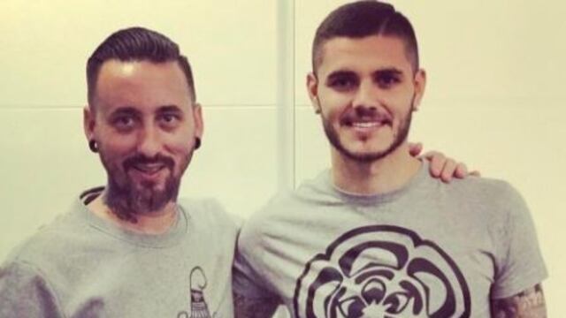 Mauro Icardi y su tatuador.