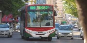 La 506 modificó su recorrido por corte en calle Moreno