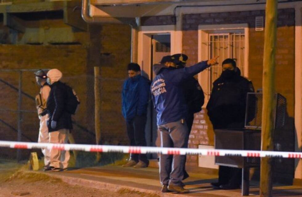 Entro a robar a la casa de un policía de Neuquén y lo mataron