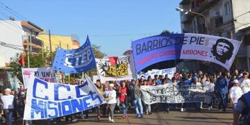 El acceso a Puerto Iguazú está cerrado por los manifestantes\u002E (Fuente: El Territorio)\u002E