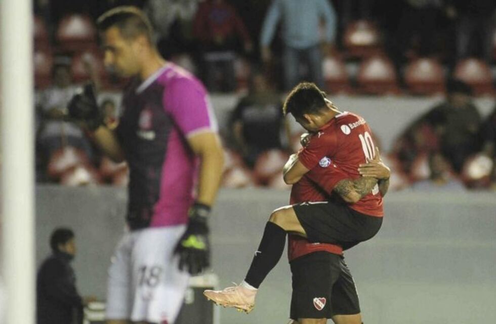 Independiente goleó 4-0 a San Martín de Tucumán y se prendió a la pelea de la Superliga