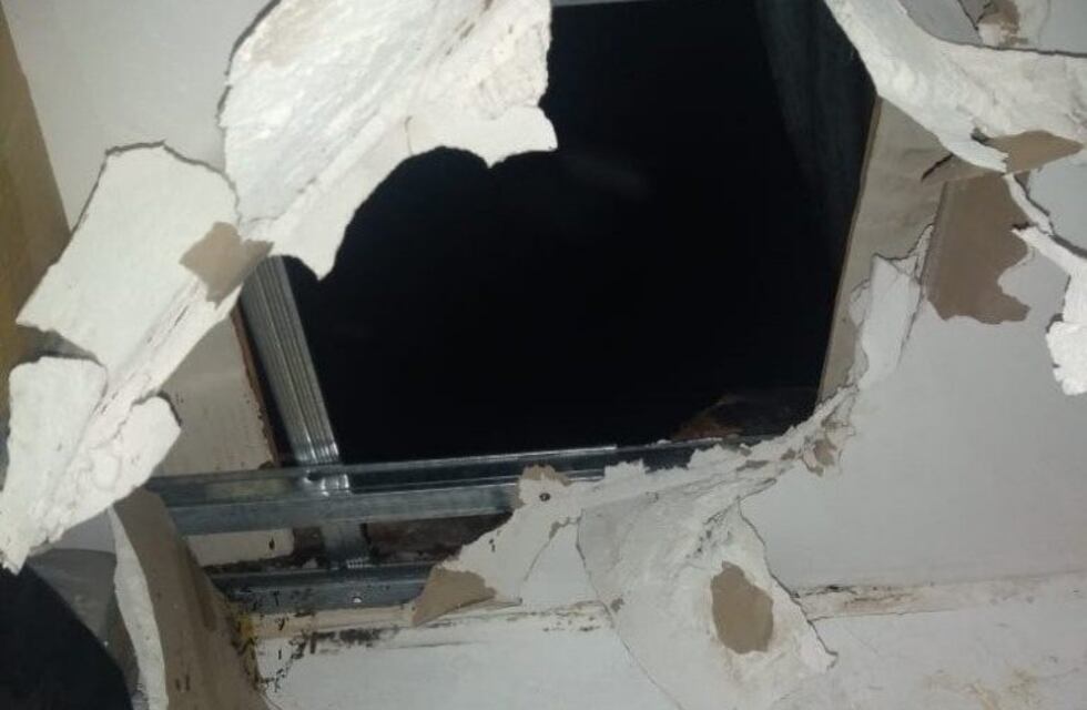 Quiso robar en un centro de jubilados entrando por el techo