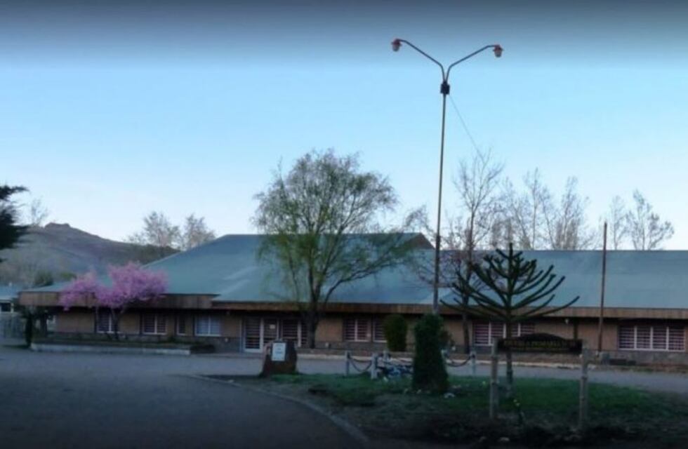 La directora los mandó a la casa sin comer porque no tenían servilletas ni agua